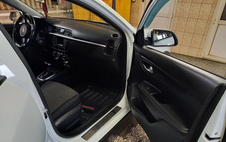 KIA Rio IV, 2018 год, 1 550 000 рублей, 10 фотография