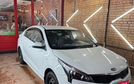 KIA Rio IV, 2021 год, 1 400 000 рублей, 2 фотография