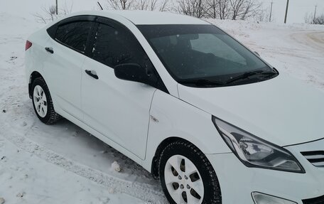 Hyundai Solaris II рестайлинг, 2015 год, 920 000 рублей, 2 фотография