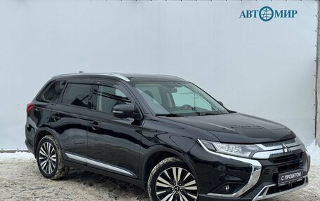 Mitsubishi Outlander III рестайлинг 3, 2019 год, 2 100 000 рублей, 3 фотография
