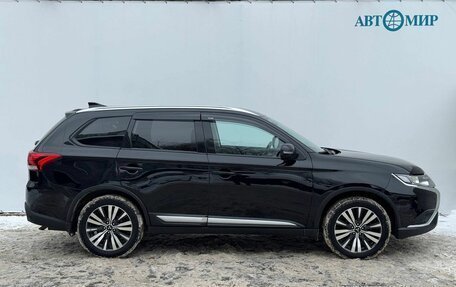 Mitsubishi Outlander III рестайлинг 3, 2019 год, 2 100 000 рублей, 4 фотография