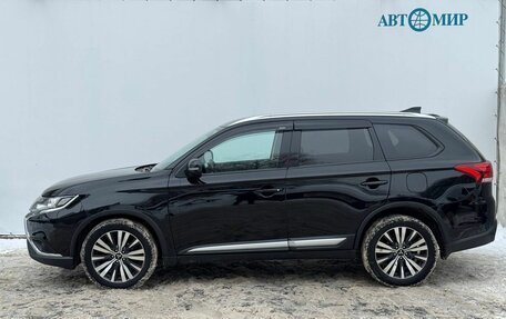 Mitsubishi Outlander III рестайлинг 3, 2019 год, 2 100 000 рублей, 5 фотография