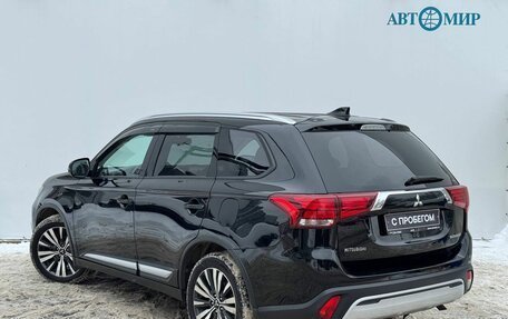 Mitsubishi Outlander III рестайлинг 3, 2019 год, 2 100 000 рублей, 6 фотография