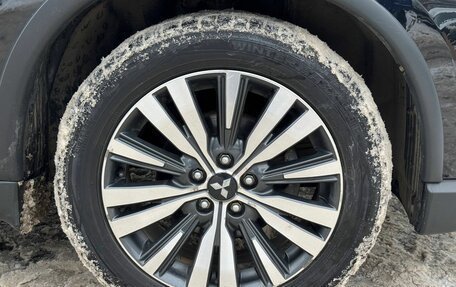 Mitsubishi Outlander III рестайлинг 3, 2019 год, 2 100 000 рублей, 14 фотография