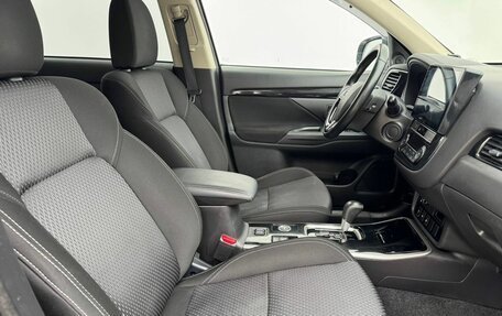 Mitsubishi Outlander III рестайлинг 3, 2019 год, 2 100 000 рублей, 10 фотография