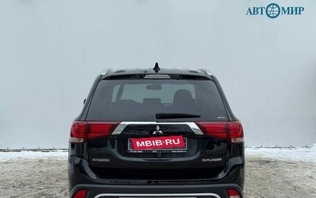 Mitsubishi Outlander III рестайлинг 3, 2019 год, 2 100 000 рублей, 7 фотография