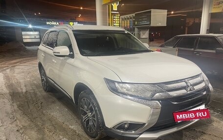 Mitsubishi Outlander III рестайлинг 3, 2016 год, 1 850 000 рублей, 3 фотография