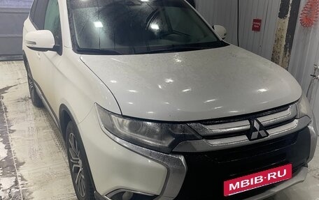 Mitsubishi Outlander III рестайлинг 3, 2016 год, 1 850 000 рублей, 7 фотография