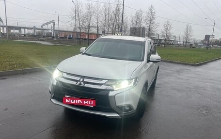 Mitsubishi Outlander III рестайлинг 3, 2016 год, 1 850 000 рублей, 5 фотография