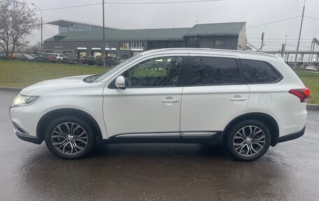 Mitsubishi Outlander III рестайлинг 3, 2016 год, 1 850 000 рублей, 11 фотография