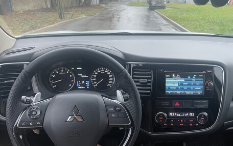 Mitsubishi Outlander III рестайлинг 3, 2016 год, 1 850 000 рублей, 15 фотография