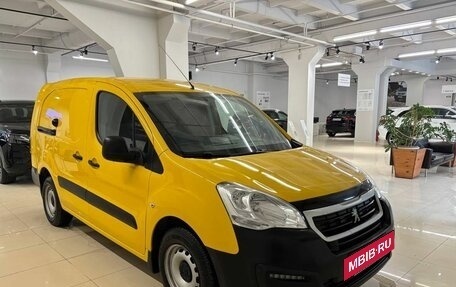 Peugeot Partner II рестайлинг 2, 2021 год, 2 099 000 рублей, 3 фотография