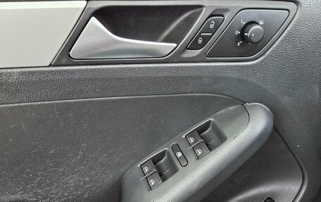 Volkswagen Jetta VI, 2011 год, 1 095 000 рублей, 14 фотография