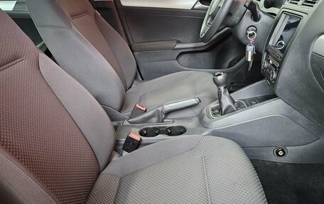 Volkswagen Jetta VI, 2011 год, 1 095 000 рублей, 12 фотография