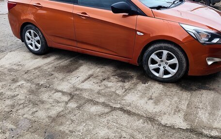 Hyundai Solaris II рестайлинг, 2015 год, 650 000 рублей, 1 фотография