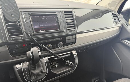 Volkswagen Multivan T6 рестайлинг, 2016 год, 2 850 000 рублей, 10 фотография