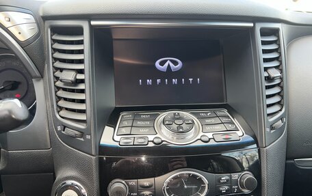 Infiniti QX70, 2013 год, 2 380 000 рублей, 12 фотография