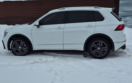 Volkswagen Tiguan II, 2019 год, 3 090 000 рублей, 3 фотография