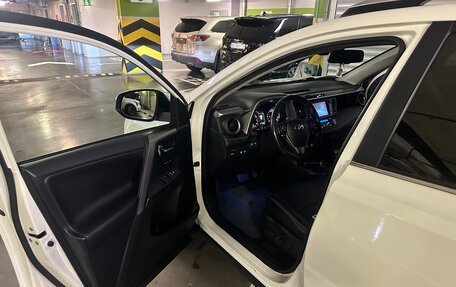 Toyota RAV4, 2017 год, 3 150 000 рублей, 4 фотография