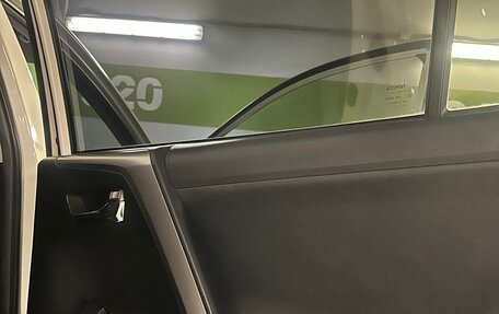 Toyota RAV4, 2017 год, 3 150 000 рублей, 15 фотография