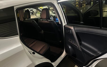 Toyota RAV4, 2017 год, 3 150 000 рублей, 14 фотография