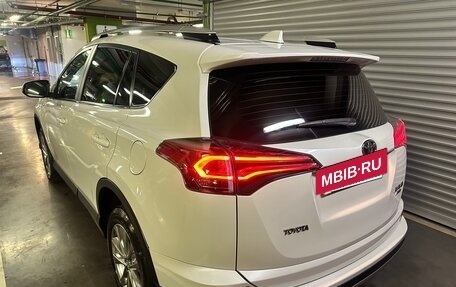 Toyota RAV4, 2017 год, 3 150 000 рублей, 8 фотография