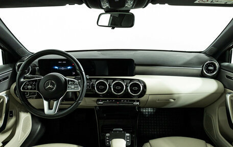 Mercedes-Benz A-Класс, 2022 год, 2 795 000 рублей, 13 фотография