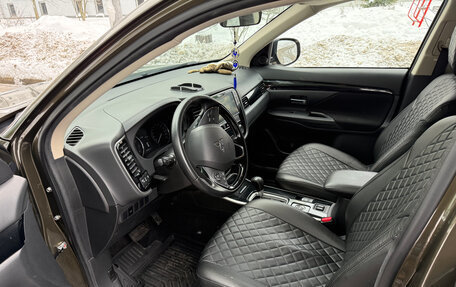 Mitsubishi Outlander III рестайлинг 3, 2019 год, 2 390 000 рублей, 7 фотография