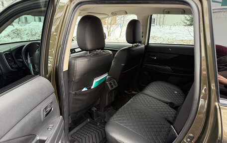 Mitsubishi Outlander III рестайлинг 3, 2019 год, 2 390 000 рублей, 8 фотография