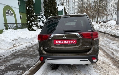 Mitsubishi Outlander III рестайлинг 3, 2019 год, 2 390 000 рублей, 4 фотография