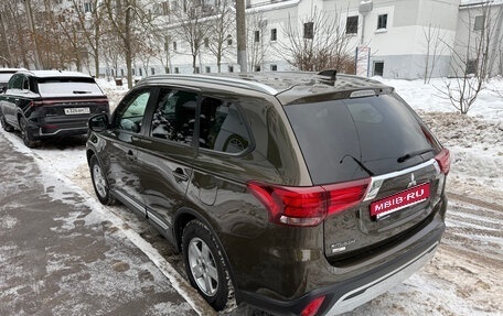 Mitsubishi Outlander III рестайлинг 3, 2019 год, 2 390 000 рублей, 5 фотография