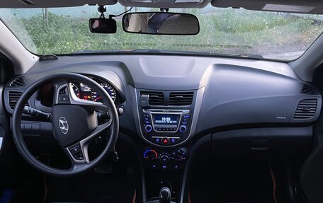 Hyundai Solaris II рестайлинг, 2014 год, 1 100 000 рублей, 17 фотография