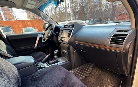 Toyota Land Cruiser Prado 150 рестайлинг 2, 2020 год, 7 750 000 рублей, 8 фотография