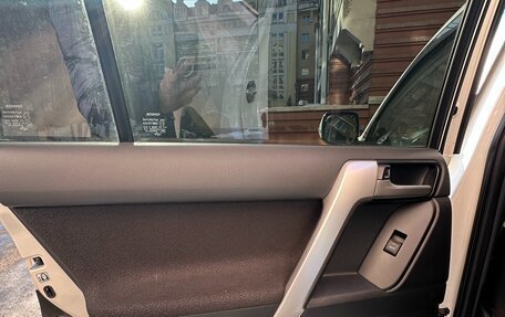 Toyota Land Cruiser Prado 150 рестайлинг 2, 2020 год, 7 750 000 рублей, 14 фотография