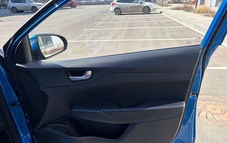 Hyundai Solaris II рестайлинг, 2017 год, 1 300 000 рублей, 19 фотография