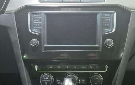 Volkswagen Passat B8 рестайлинг, 2017 год, 2 030 000 рублей, 12 фотография