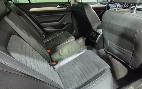 Volkswagen Passat B8 рестайлинг, 2017 год, 2 030 000 рублей, 17 фотография