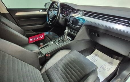 Volkswagen Passat B8 рестайлинг, 2017 год, 2 030 000 рублей, 18 фотография