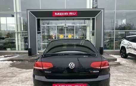 Volkswagen Passat B8 рестайлинг, 2015 год, 1 734 000 рублей, 6 фотография