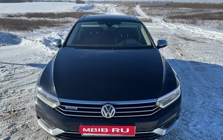 Volkswagen Passat B8 рестайлинг, 2017 год, 2 950 000 рублей, 14 фотография