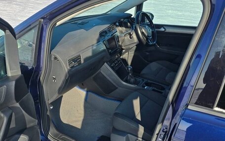 Volkswagen Touran III, 2015 год, 1 140 000 рублей, 2 фотография