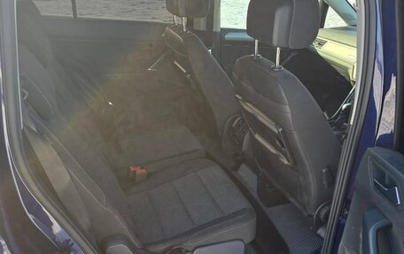 Volkswagen Touran III, 2015 год, 1 140 000 рублей, 10 фотография