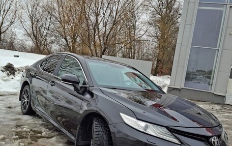 Toyota Camry, 2021 год, 3 100 000 рублей, 2 фотография