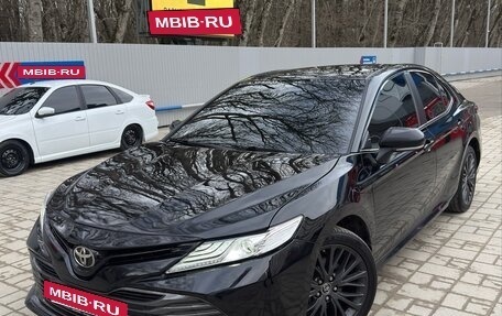 Toyota Camry, 2021 год, 1 875 000 рублей, 2 фотография