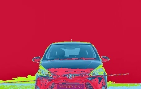 Toyota Vitz, 2017 год, 1 049 000 рублей, 2 фотография