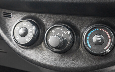 Toyota Vitz, 2017 год, 1 049 000 рублей, 19 фотография