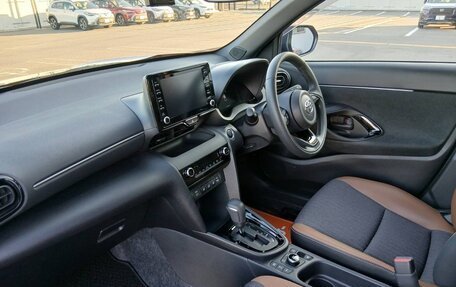 Toyota Yaris Cross, 2022 год, 1 589 000 рублей, 24 фотография