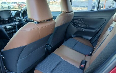 Toyota Yaris Cross, 2022 год, 1 589 000 рублей, 28 фотография