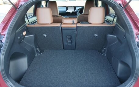 Toyota Yaris Cross, 2022 год, 1 589 000 рублей, 39 фотография