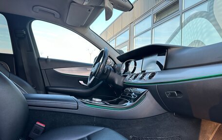 Mercedes-Benz E-Класс, 2019 год, 2 500 000 рублей, 7 фотография